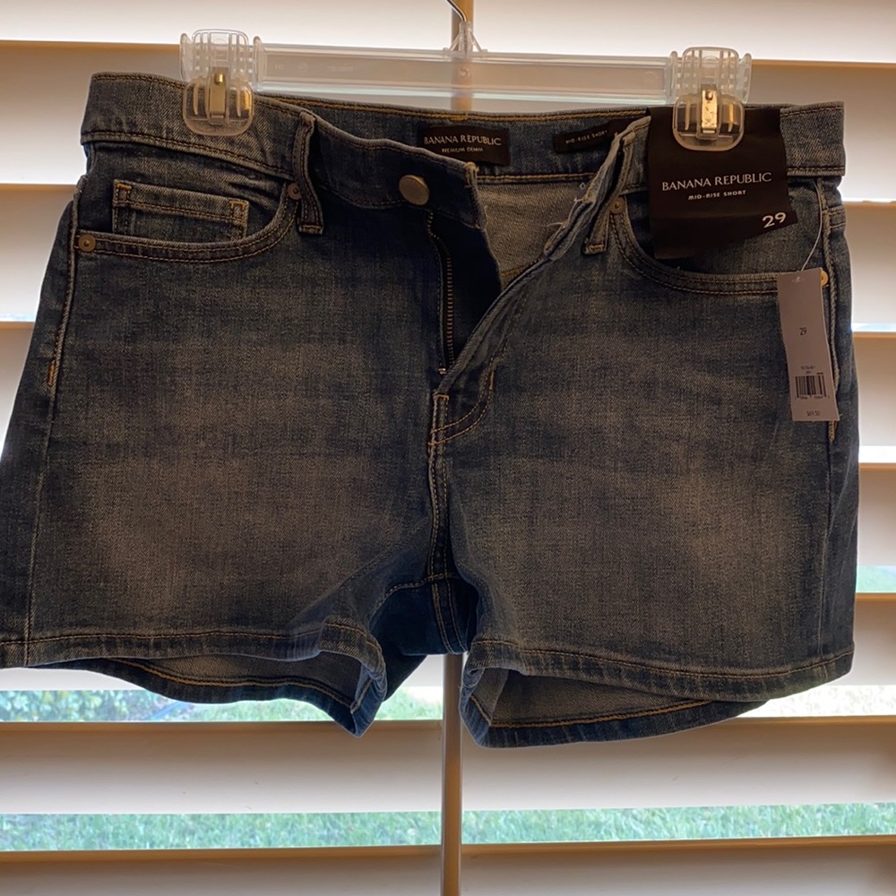 Banana Republic Mid-Rise 4” Denim Shorts Size 29 in Medium Wash
